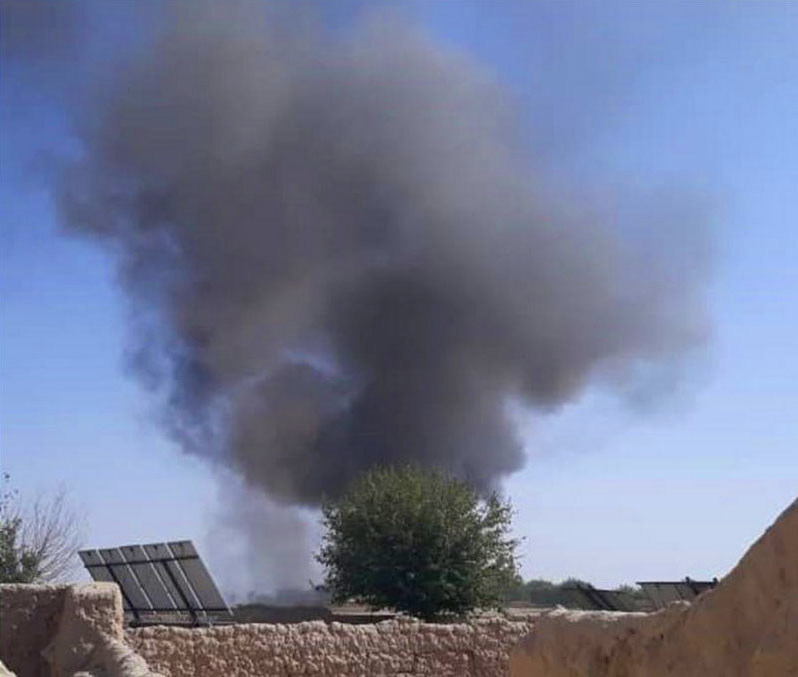 Foto de un bombardeo en el distrito de Bakwa, en Afganistán.
