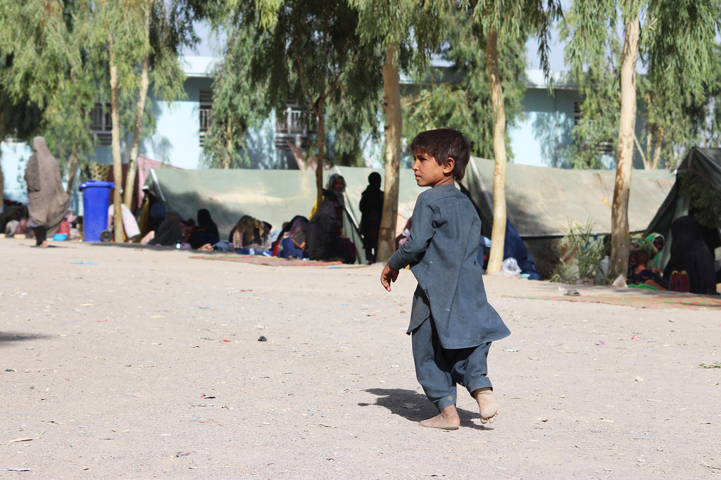 Niños viviendo en el campamento de desplazados de Haji, en la provincia afgana de Kandahar.