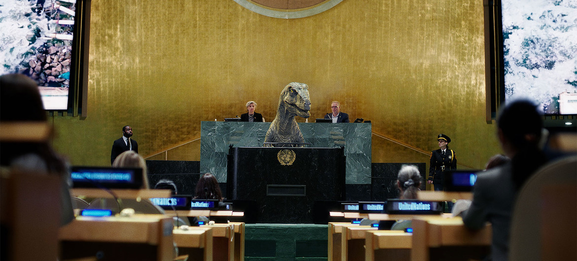 El dinosaurio Frankie se dirige a la Asamblea General en el video del PNUD