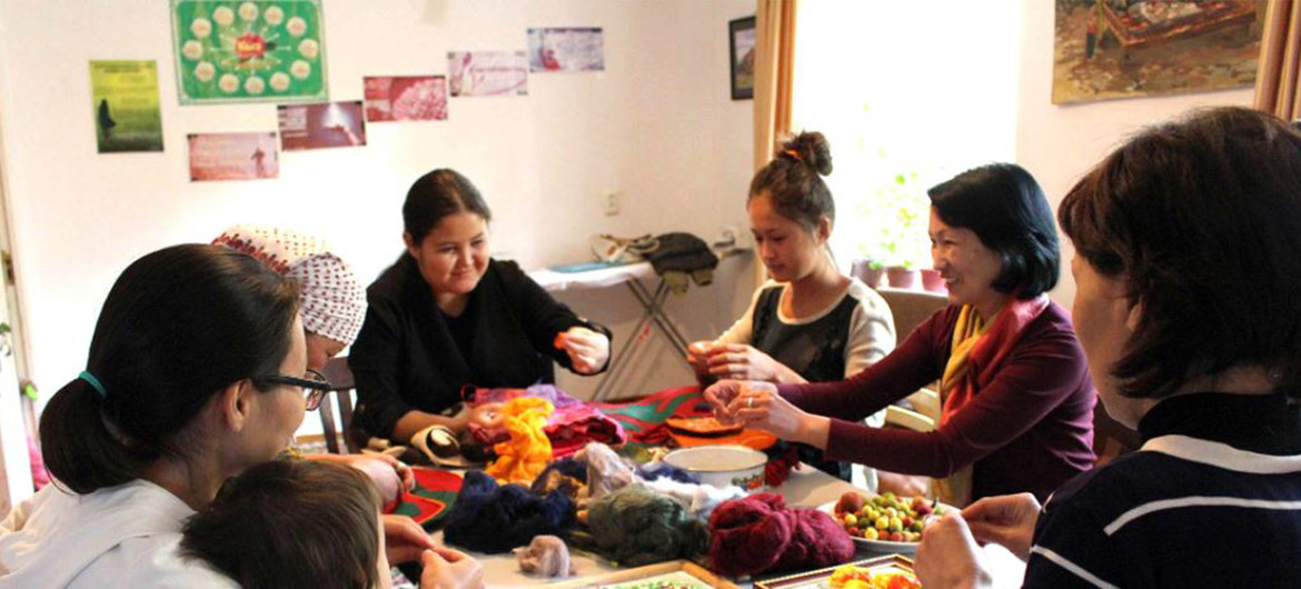 En Kirguistán, las mujeres acuden a centros especializados que las protegen de la violencia doméstica.