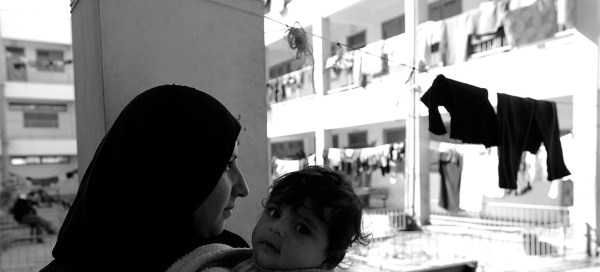 Mujer palestina refugiada en un albergue de la UNRWA. Foto de archivo
