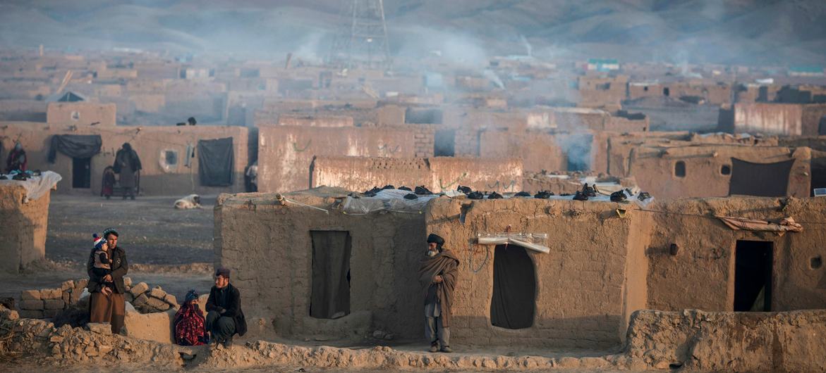 Un campo de desplazados en Afganistán durante el invierno.