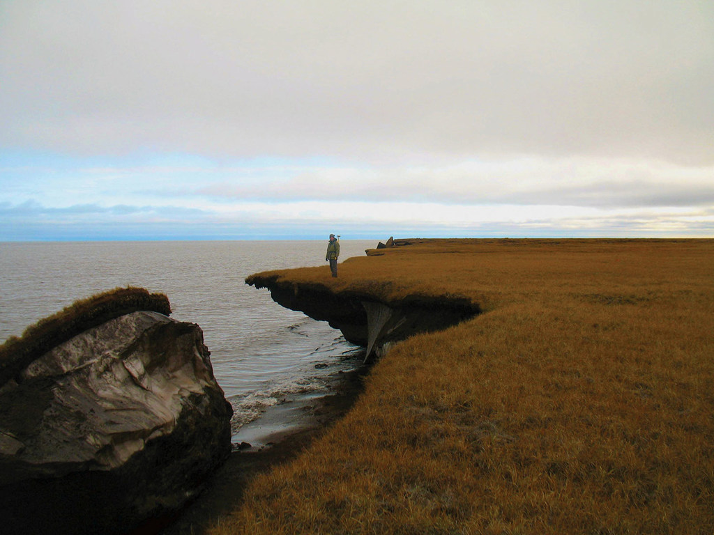 La erosión del permafrost en la costa ártica de Alaska.