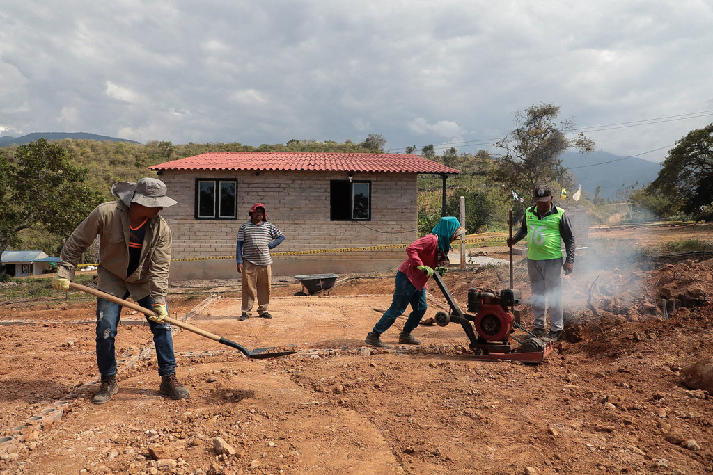 Integrantes de la comunidad de Tierra Grata en el norte de Colombia conviven en paz y siguen reconstruyendo la conocida como tierra apacible. 