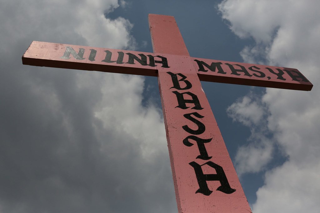 Las cruces rosadas representan en México a las víctimas de feminicidio. 