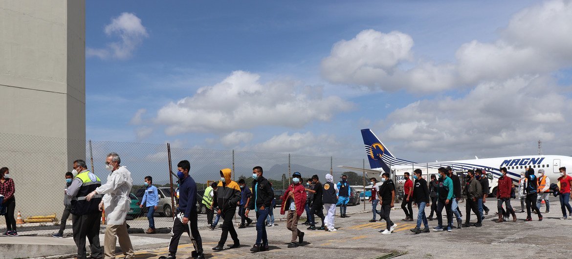 Centro de acogida para la población retornada, situado cerca del aeropuerto de la fuerza aérea guatemalteca, en Ciudad de Guatemala.