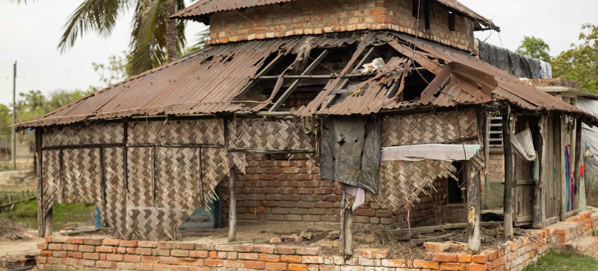 Las casas de los Sundarbans indios están hechas principalmente de una combinación de barro, madera y elementos metálicos. Esto las hace vulnerables a los fenómenos meteorológicos extremos. 