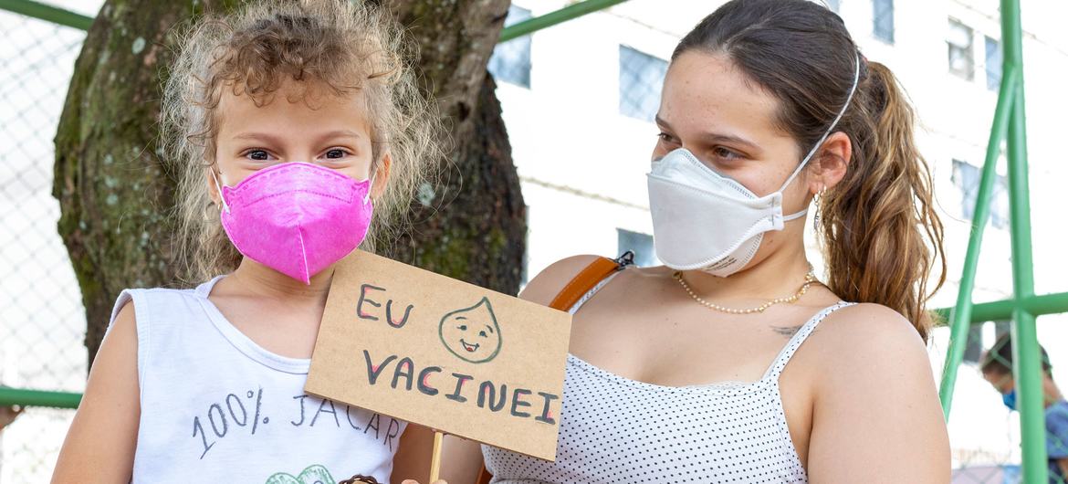 Los niños de 5 a 11 años están siendo vacunados contra el COVID-19 en Brasil.