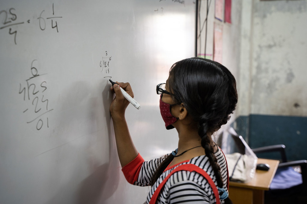 Las niñas van a la zaga en matemáticas, lastradas por los estereotipos de género.