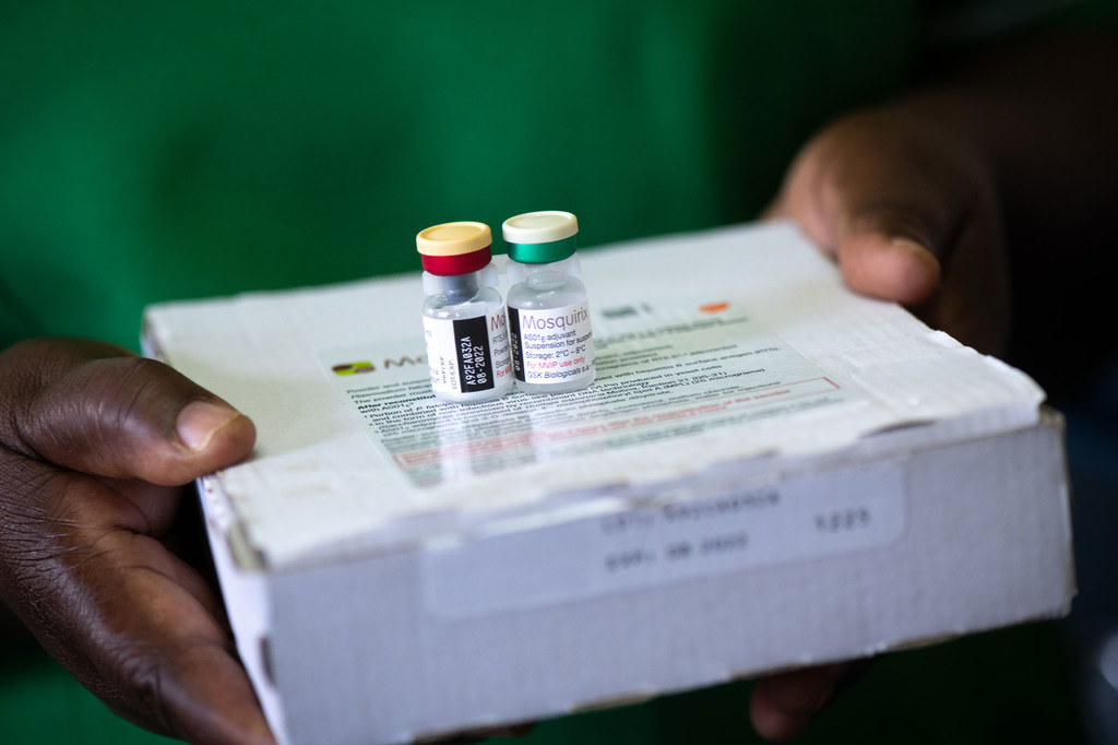 Viales de la vacuna contra la malaria en un almacén frigorífico del gobierno en Lilongwe, Malawi.