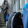 Mujeres se disponen a votar en Afganistán.