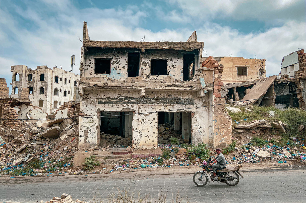 El barrio de Al Gahmalyya, en la ciudad de Taiz (Yemen), ha sufrido graves daños como consecuencia de años de conflicto.