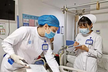 Trabajadoras médicas en el hospital de Shenzhen en China.