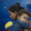 Una madre y su hijo saliendo de Venezuela y en camino hacia Cali, Colombia. 