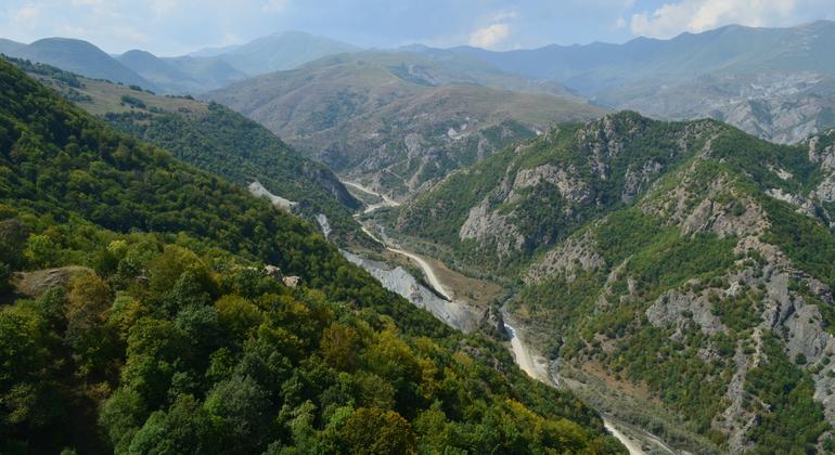 Montañas boscosas de la región de Karabaj.