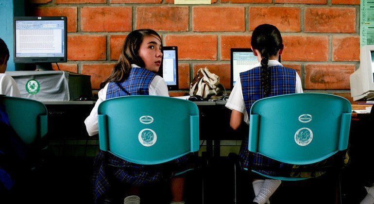 La UNESCO alertó sobre el impacto en el rendimiento académico del uso de las computadoras para actividades recreativas. 
