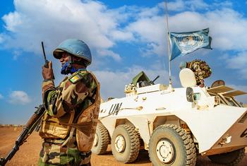 Efectivos de mantenimiento de la paz del contingente nigeriano de MINUSMA patrullan la región de Ménaka, en Mali.