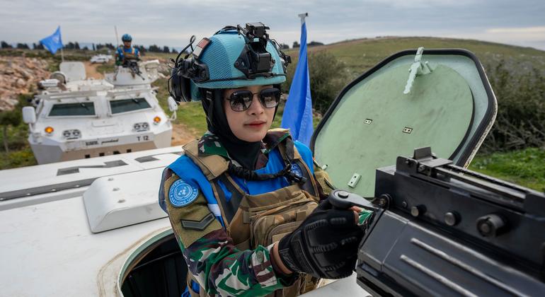 (ARCHIVO) Fuerzas de mantenimiento de la paz de la ONU patrullan la Línea Azul en Odaisseh en el sur del Líbano.